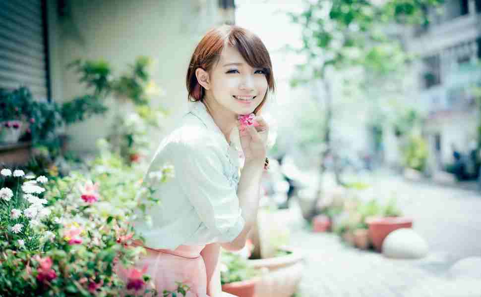 关于美女扒开露出奶头团队